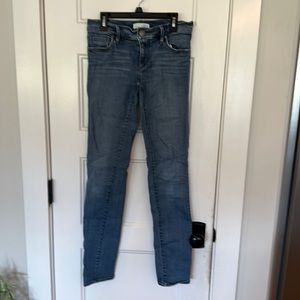 Loft skinny jeans sz 24/00 in good used condition. Super cute